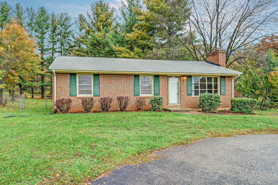 3659 Chaparral Drive, Roanoke, VA 24018, Presented by Neal Wall, JMAX